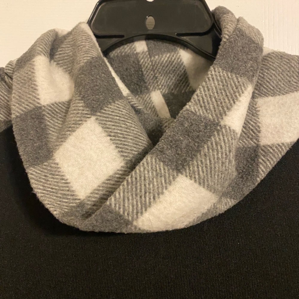 Haptics Black and Buffalo check sleeves - Picture 4 of 6